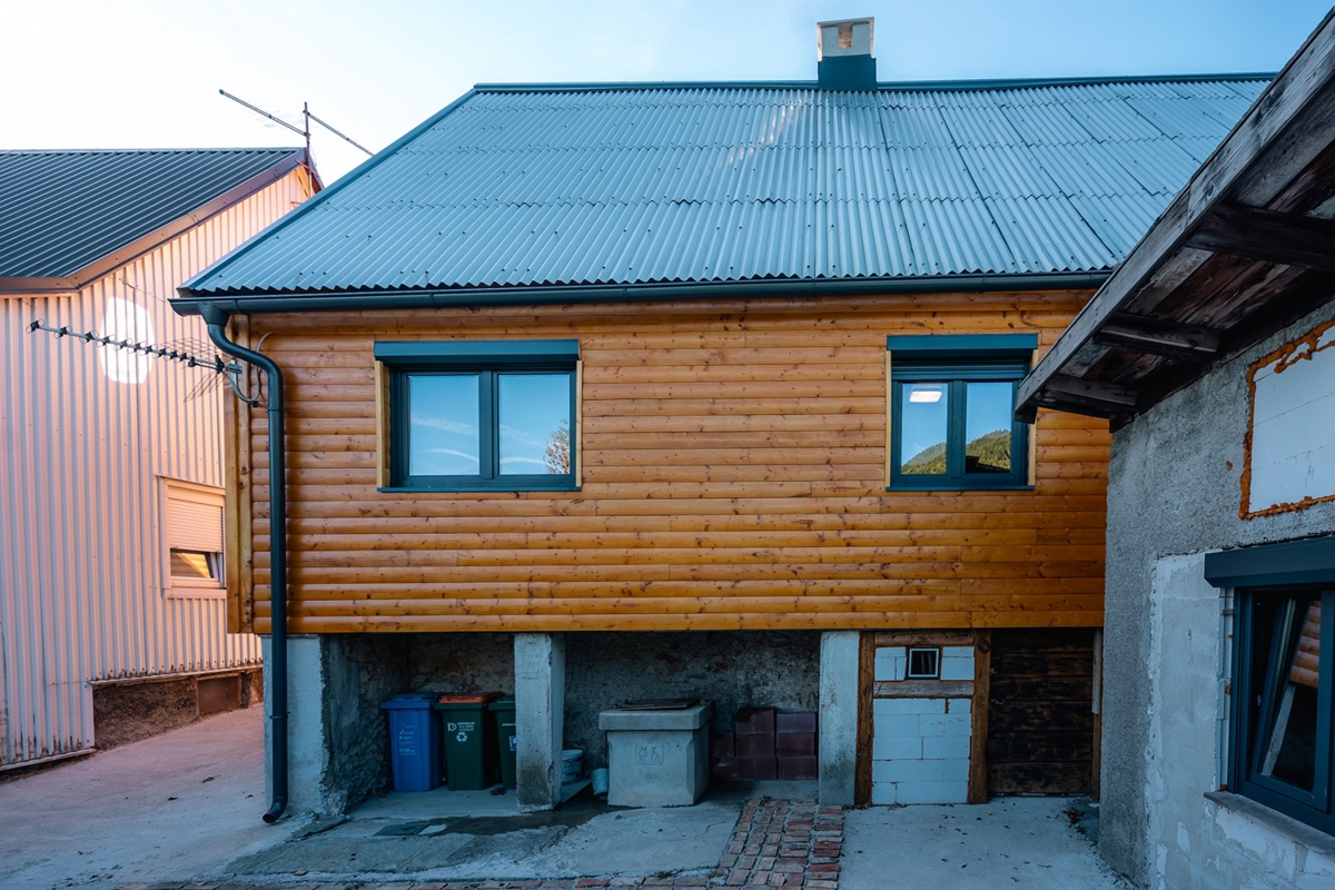 MRKOPALJ - Samostojna hiša z vrtom