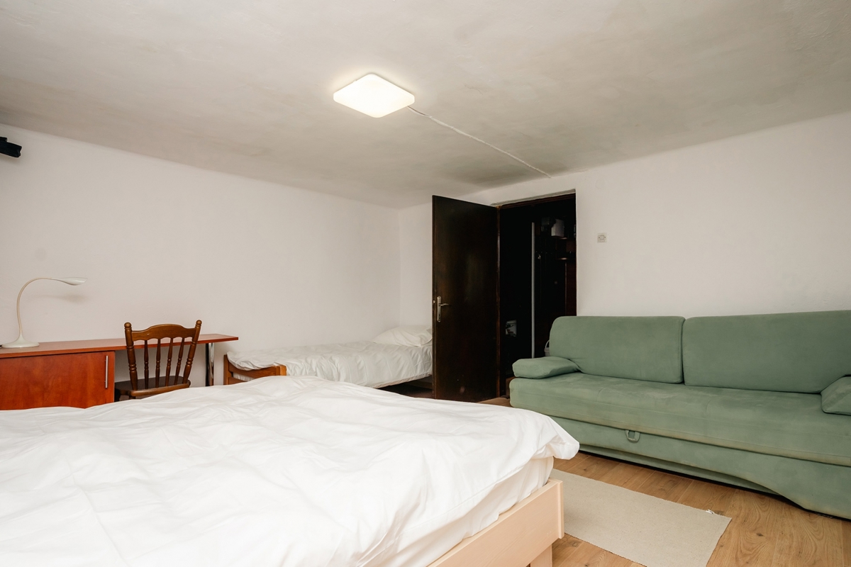 MRKOPALJ - Samostojna hiša z vrtom