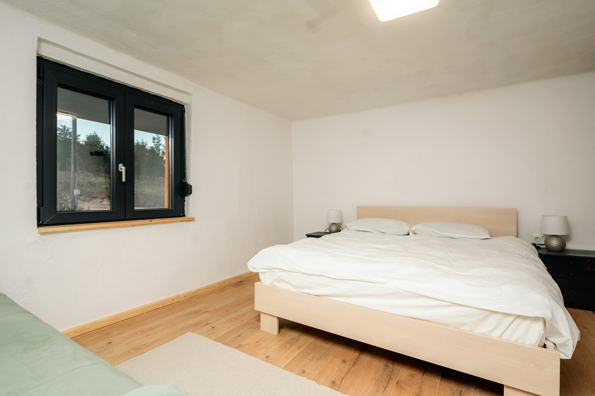 MRKOPALJ - Samostojna hiša z vrtom