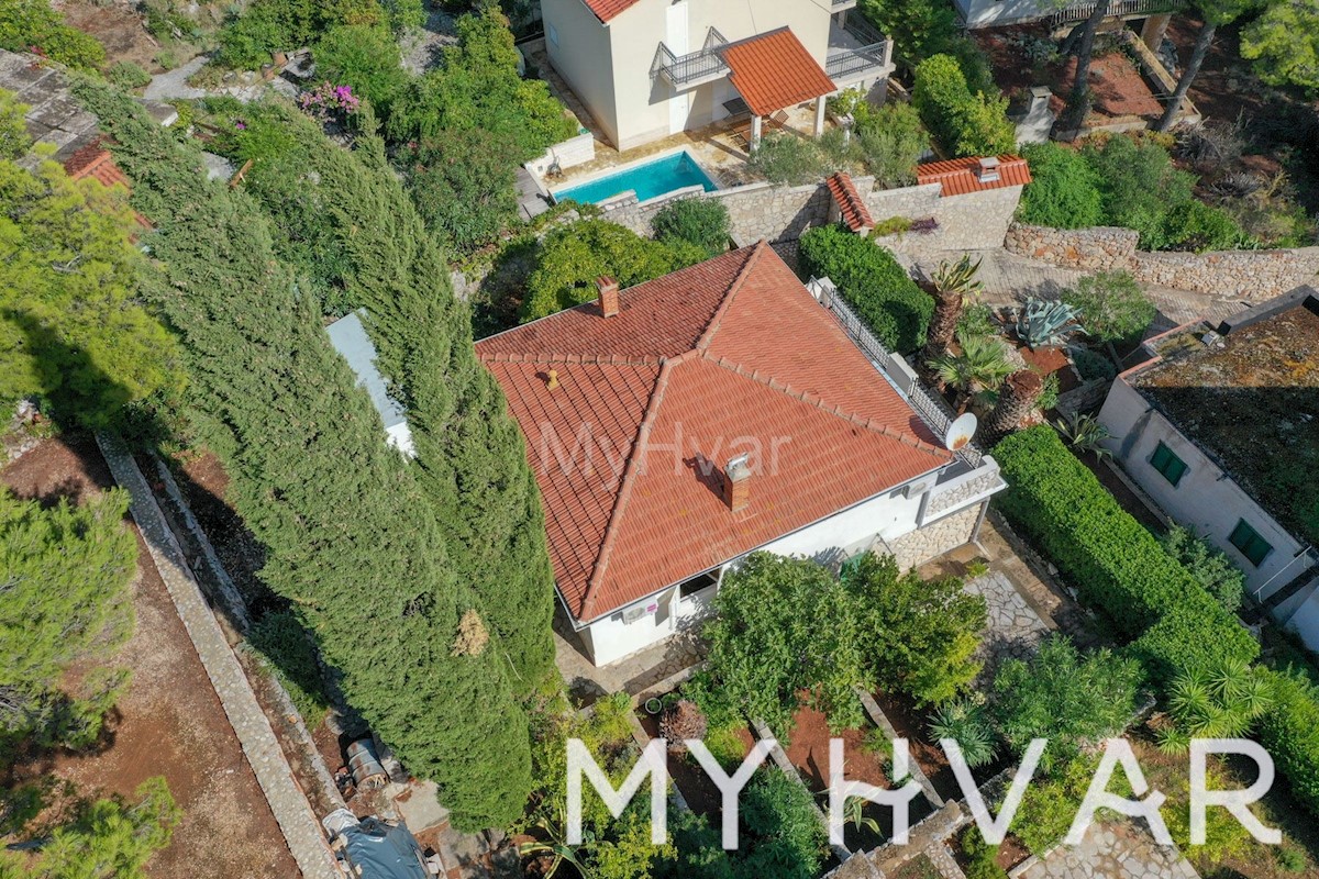 Prijetna hiša v Vitarnji