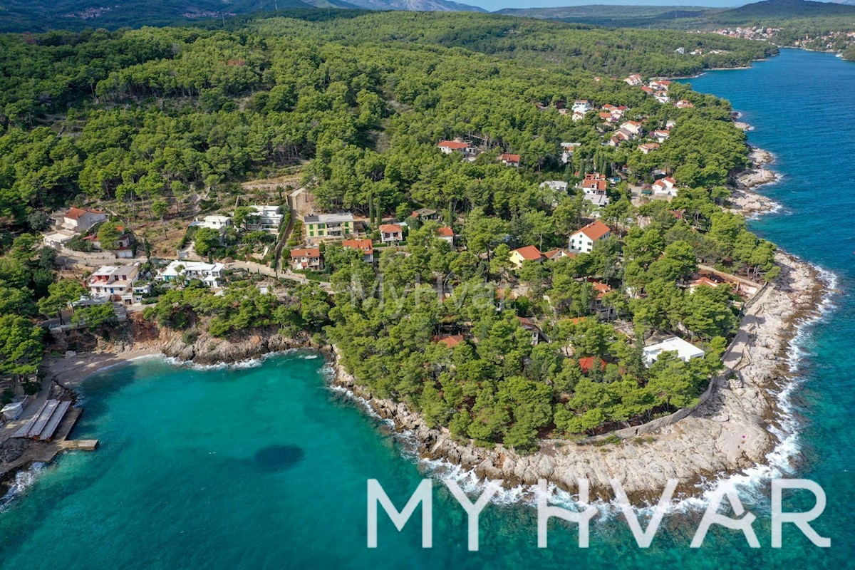 Prijetna hiša v Vitarnji