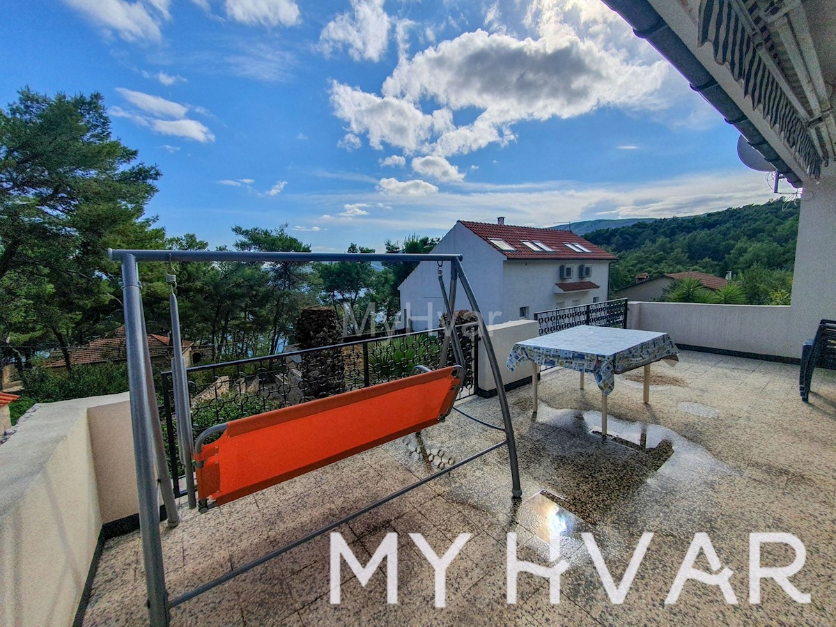Prijetna hiša v Vitarnji