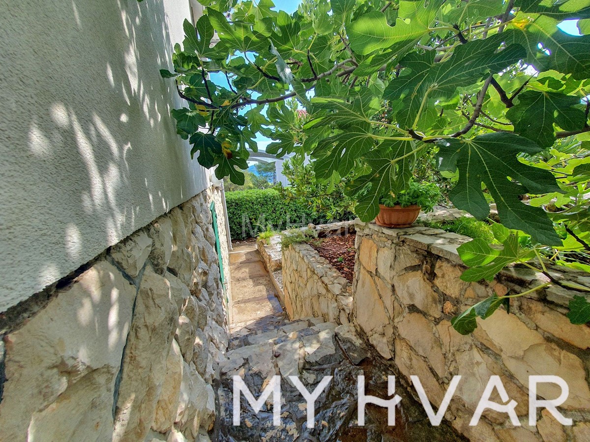 Prijetna hiša v Vitarnji