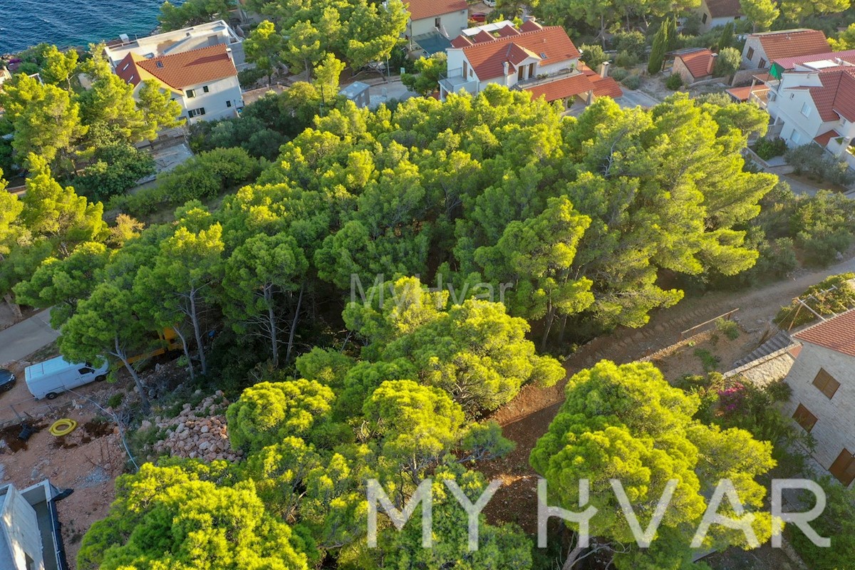 Zazidljivo zemljišče s projektom v Sv. Nedilja