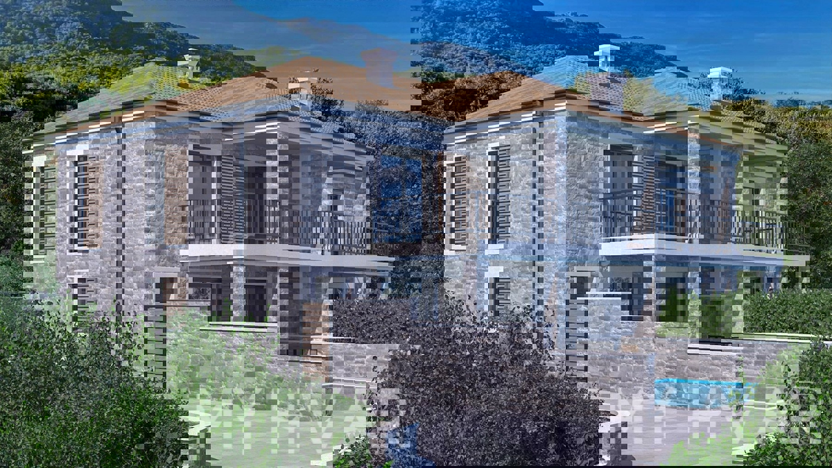 Gradbeno zemljišče z idejno zasnovo v Vrisniku