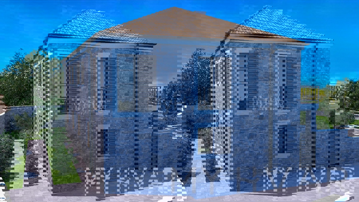 Gradbeno zemljišče z idejno zasnovo v Vrisniku