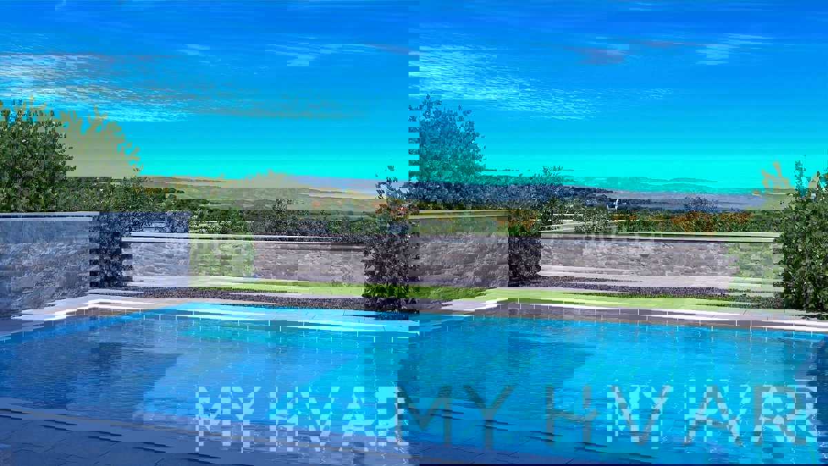 Gradbeno zemljišče z idejno zasnovo v Vrisniku