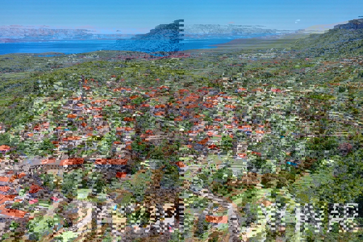 Gradbeno zemljišče z idejno zasnovo v Vrisniku