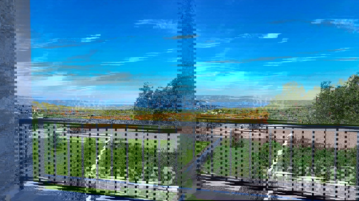 Gradbeno zemljišče z idejno zasnovo v Vrisniku