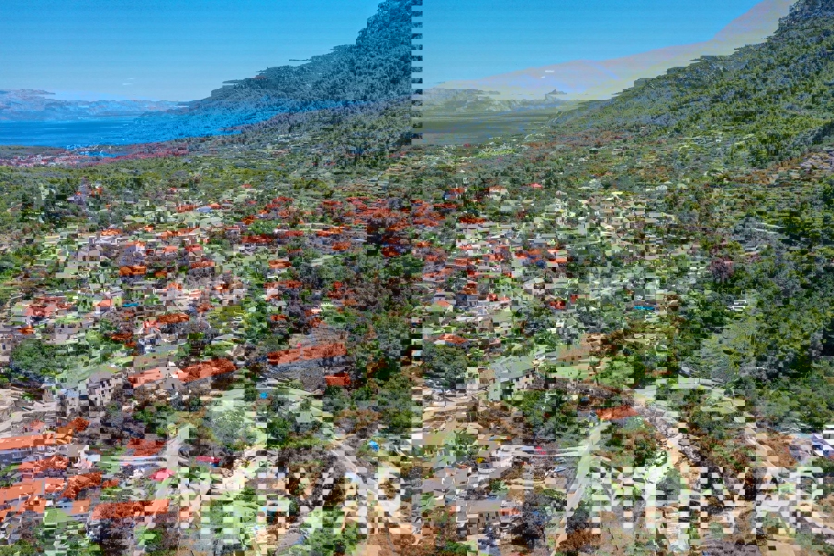 Gradbeno zemljišče z idejno zasnovo v Vrisniku