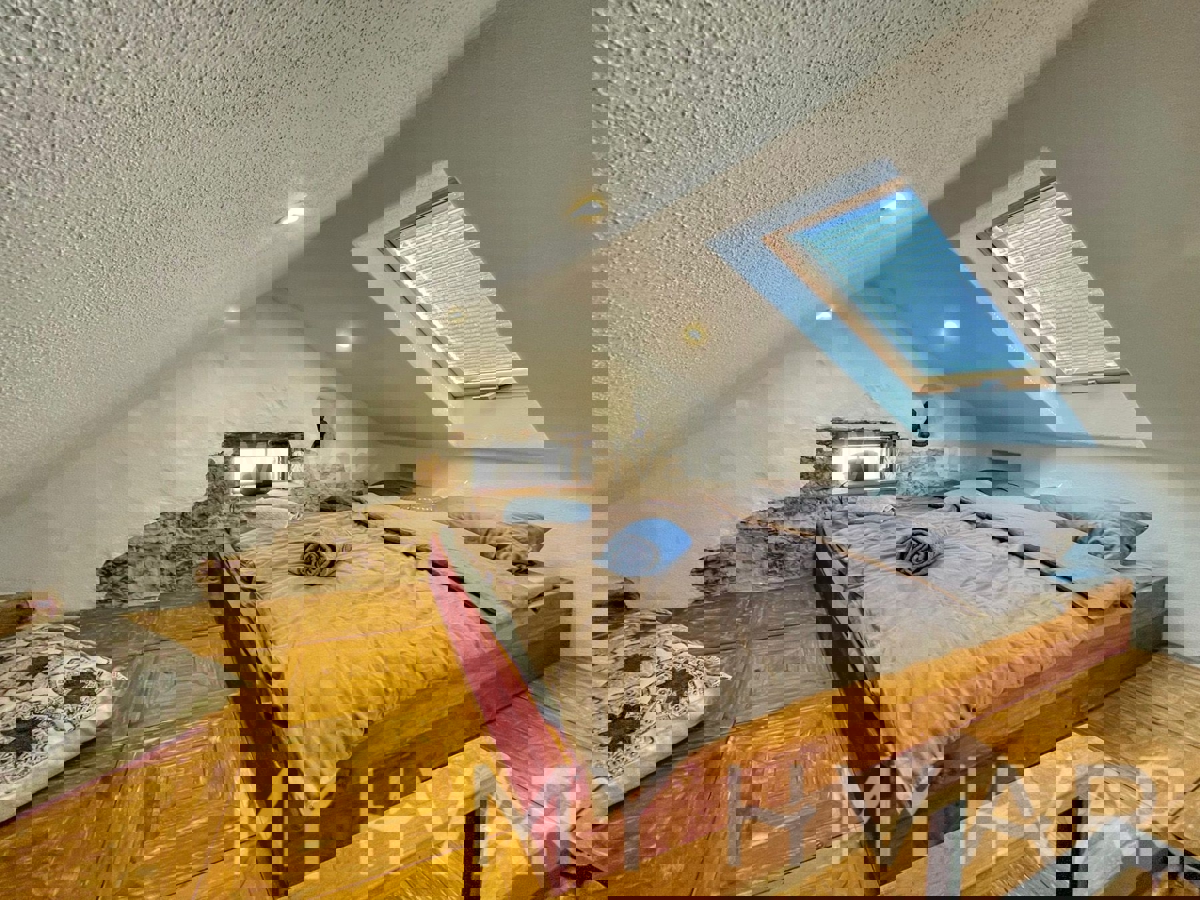 Kamnita hiša v središču starega mestnega jedra