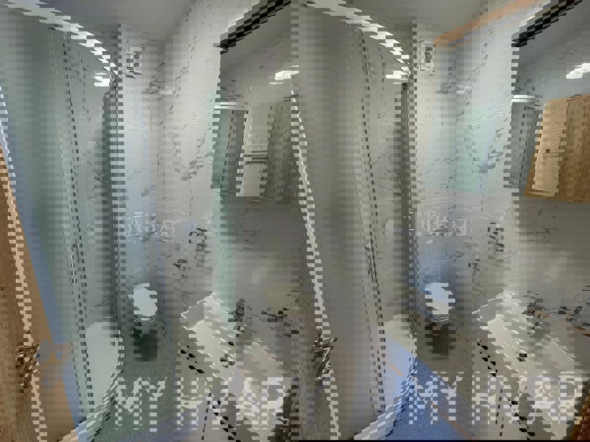 Kamnita hiša z garažo