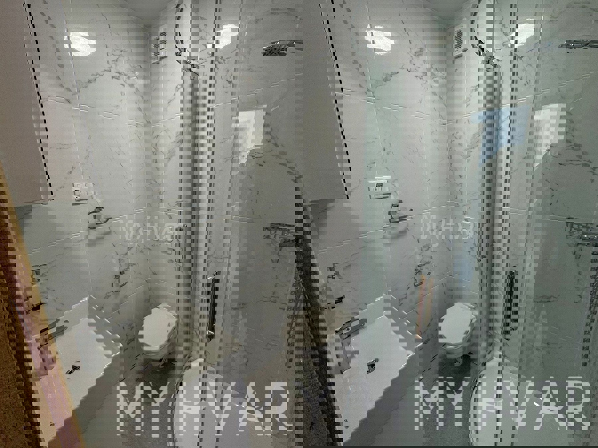 Kamnita hiša z garažo