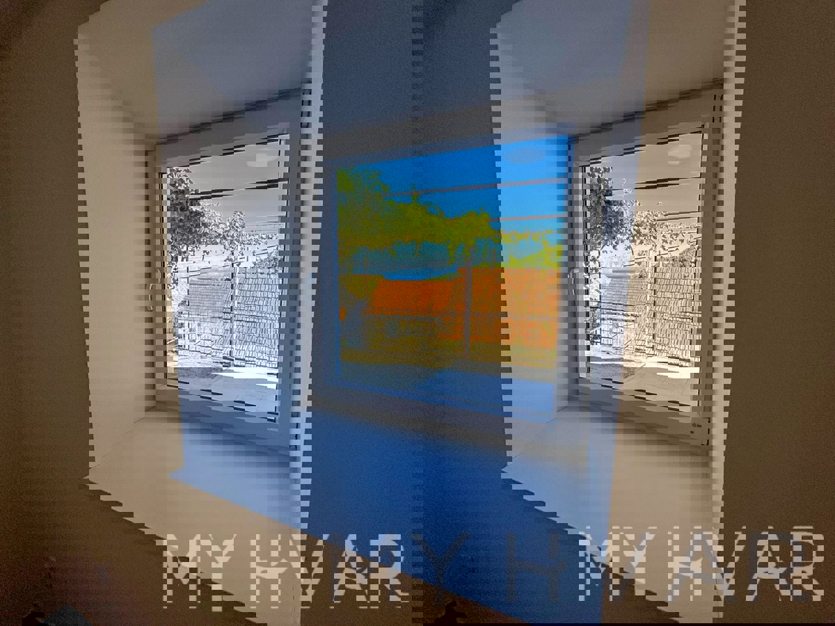 Kamnita hiša z garažo