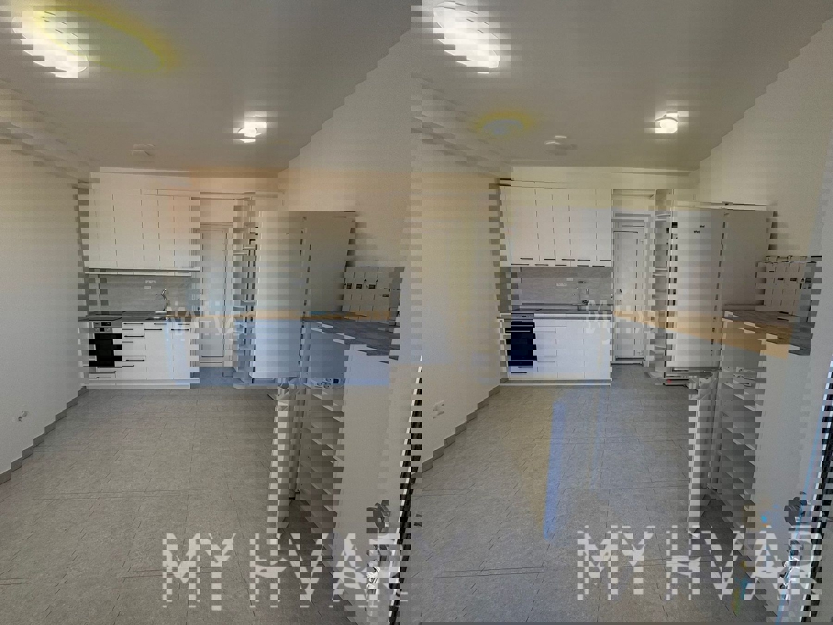 Kamnita hiša z garažo