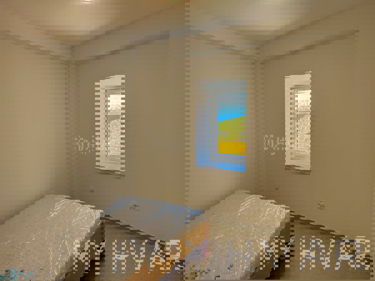 Kamnita hiša z garažo