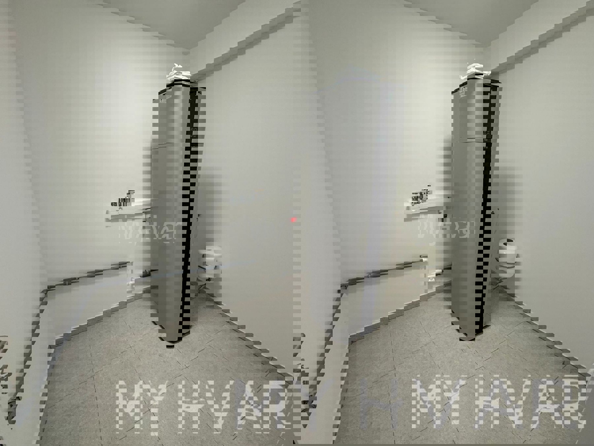 Kamnita hiša z garažo