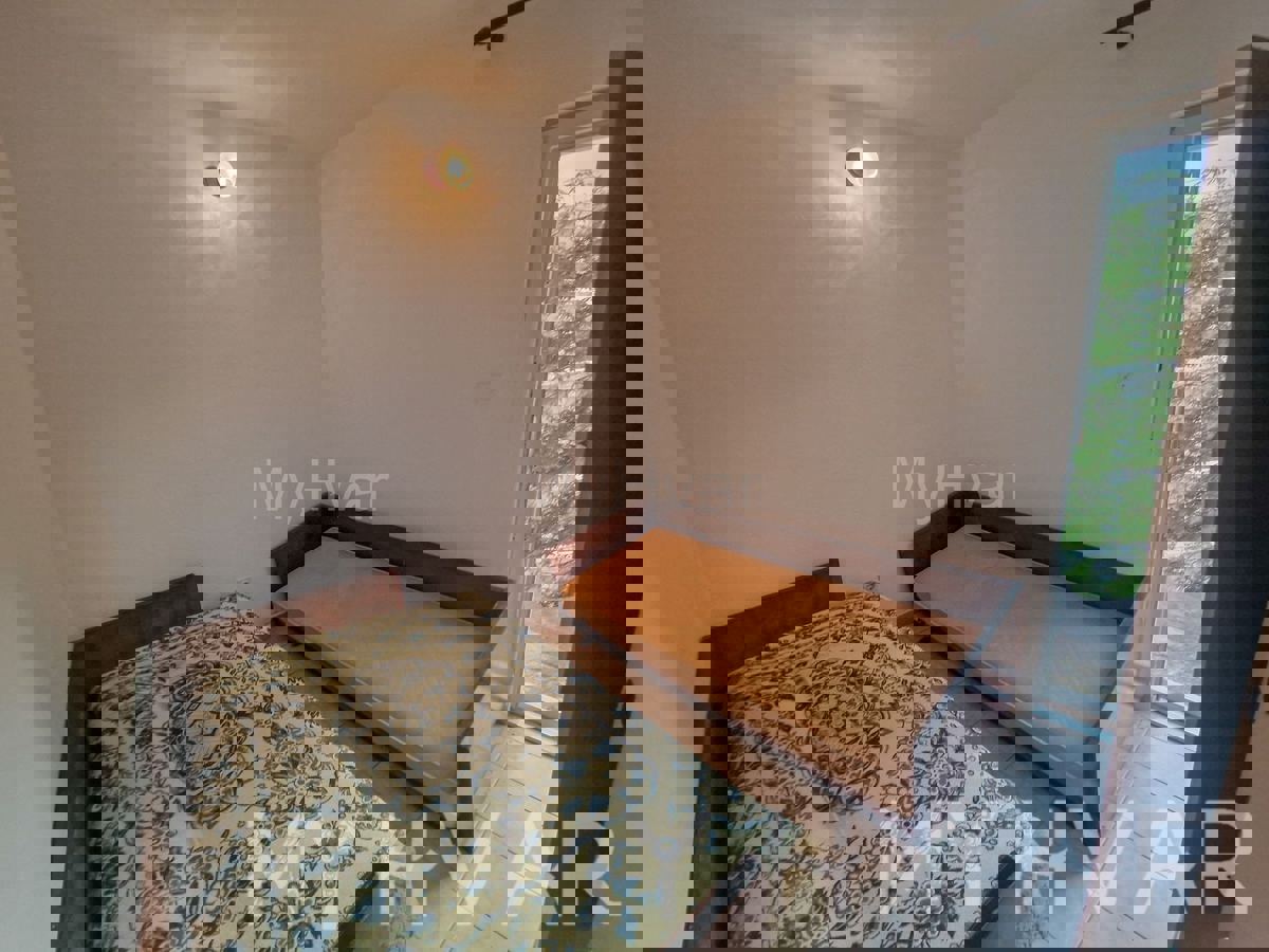 Apartma v hiši v prvi vrsti do morja