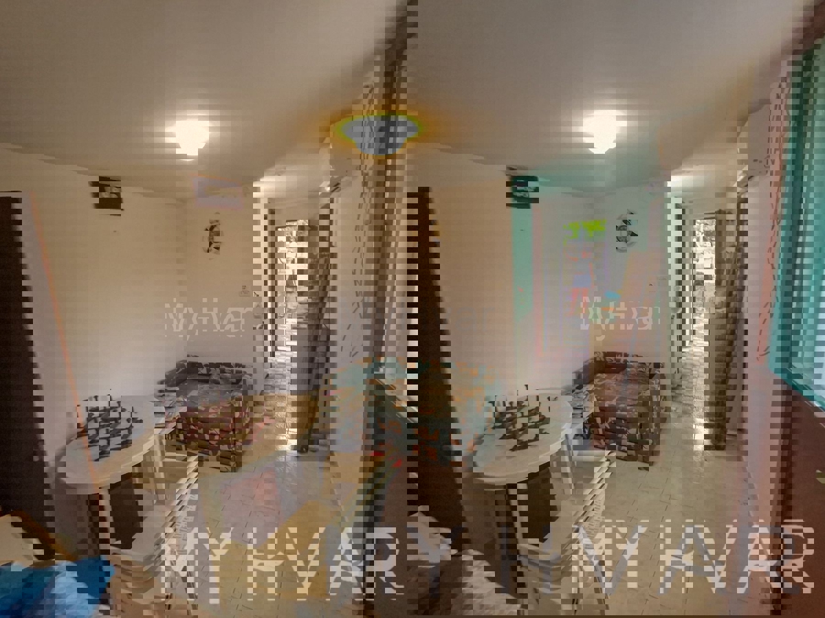 Apartma v hiši v prvi vrsti do morja