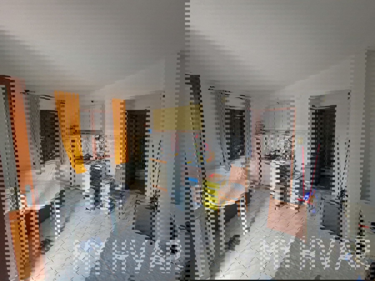 Apartma v hiši v prvi vrsti do morja