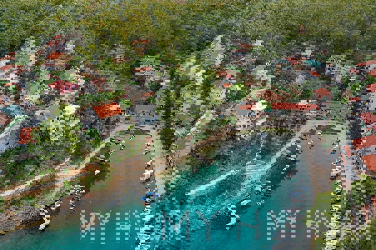 Apartma v hiši v prvi vrsti do morja