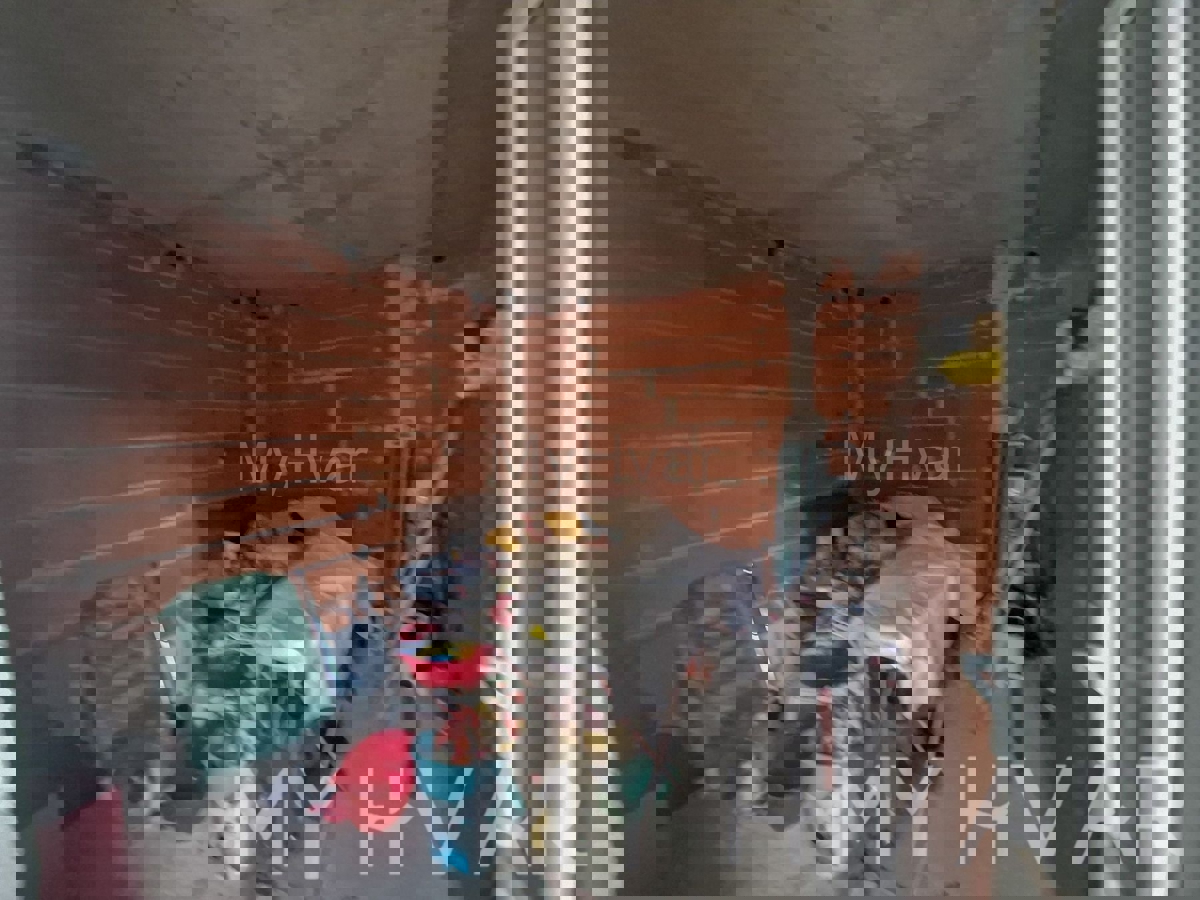 Apartma v hiši v prvi vrsti do morja