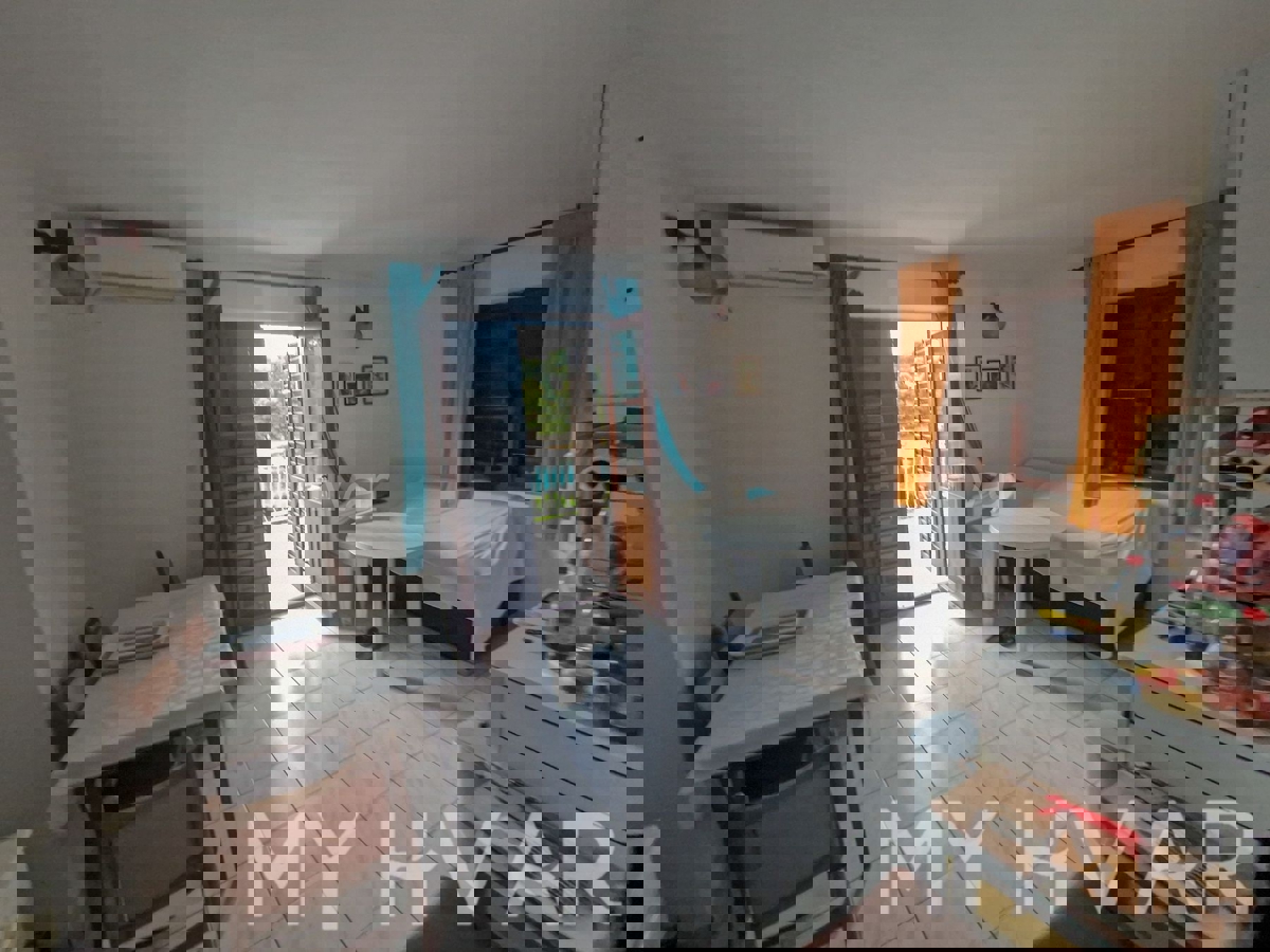 Apartma v hiši v prvi vrsti do morja