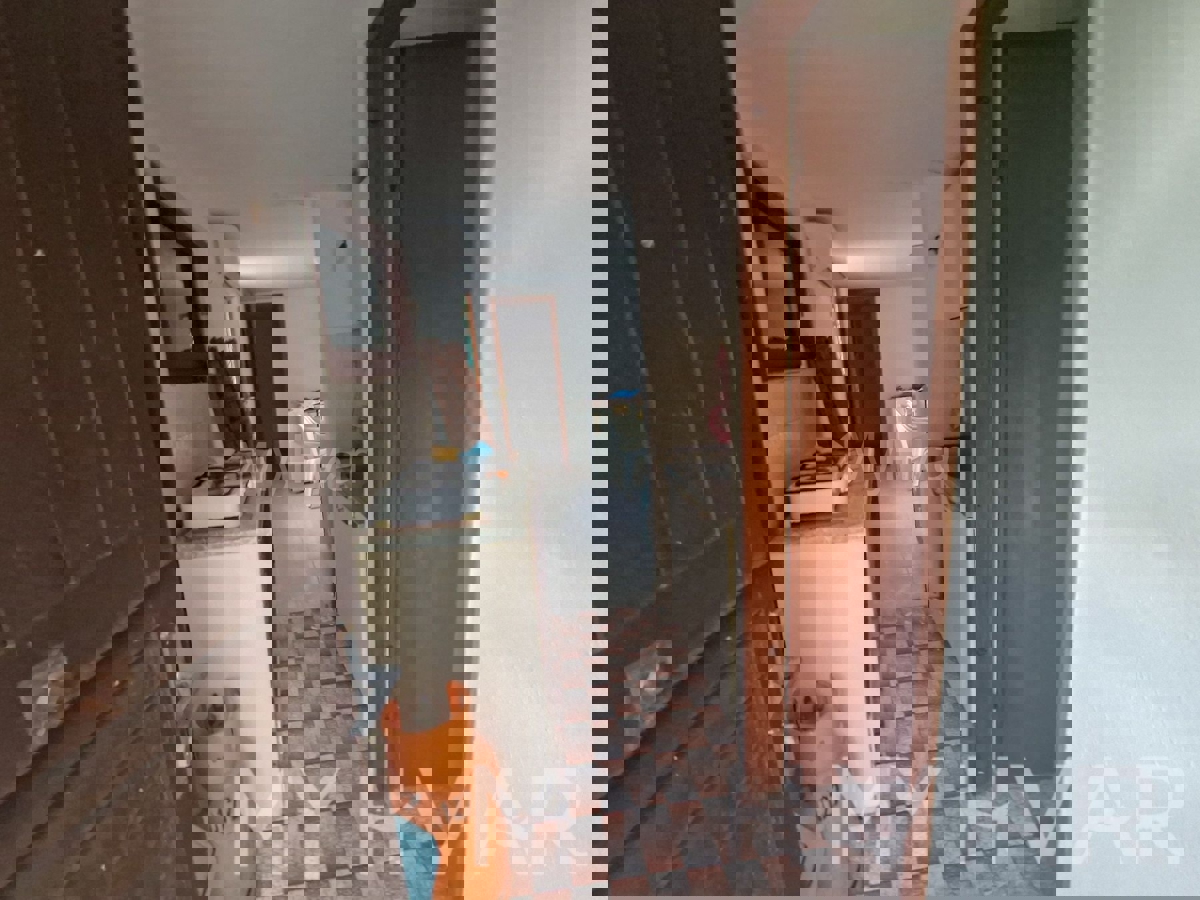 Apartma v hiši v prvi vrsti do morja