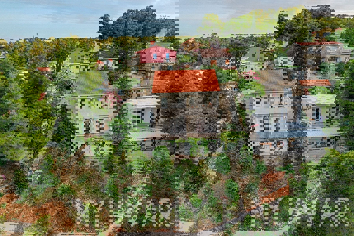 Apartma v hiši v prvi vrsti do morja