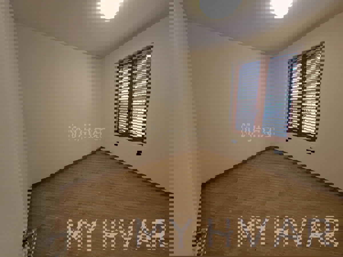 Stanovanjski blok v Vitarnji