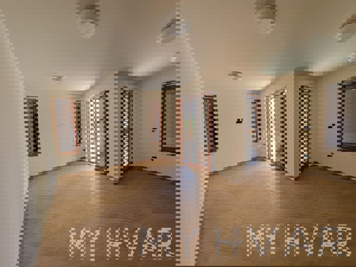 Stanovanjski blok v Vitarnji