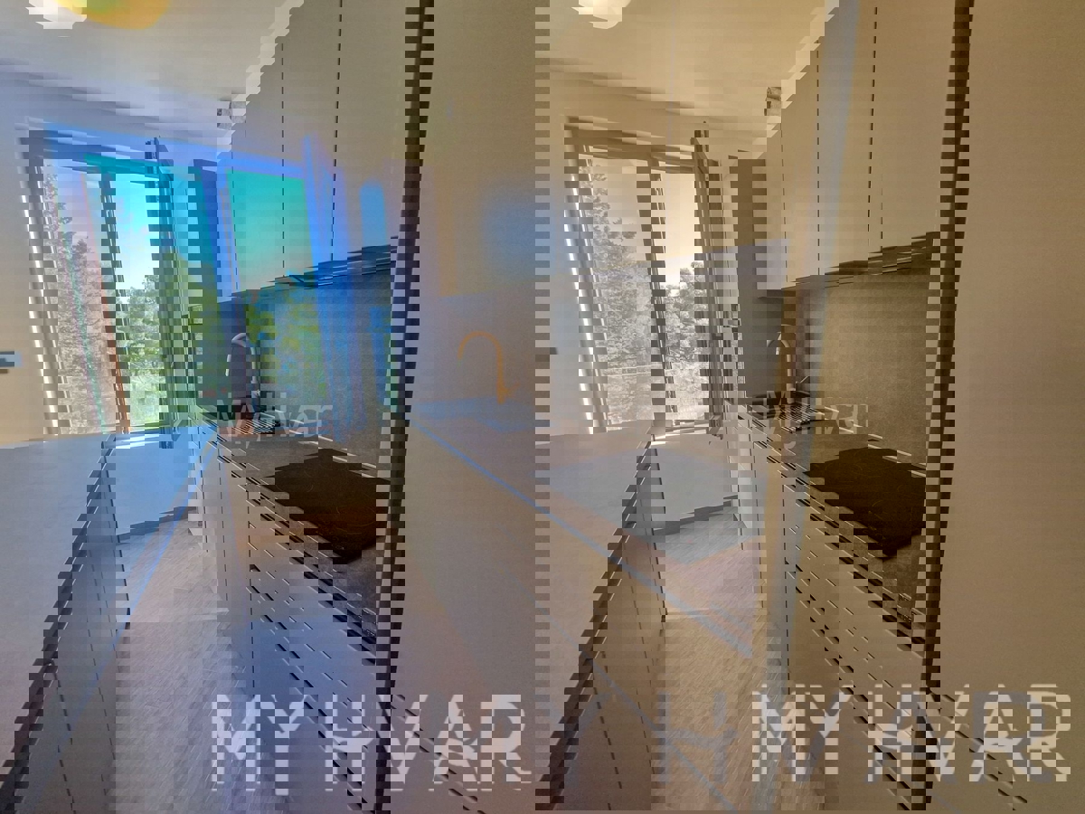 Stanovanjski blok v Vitarnji