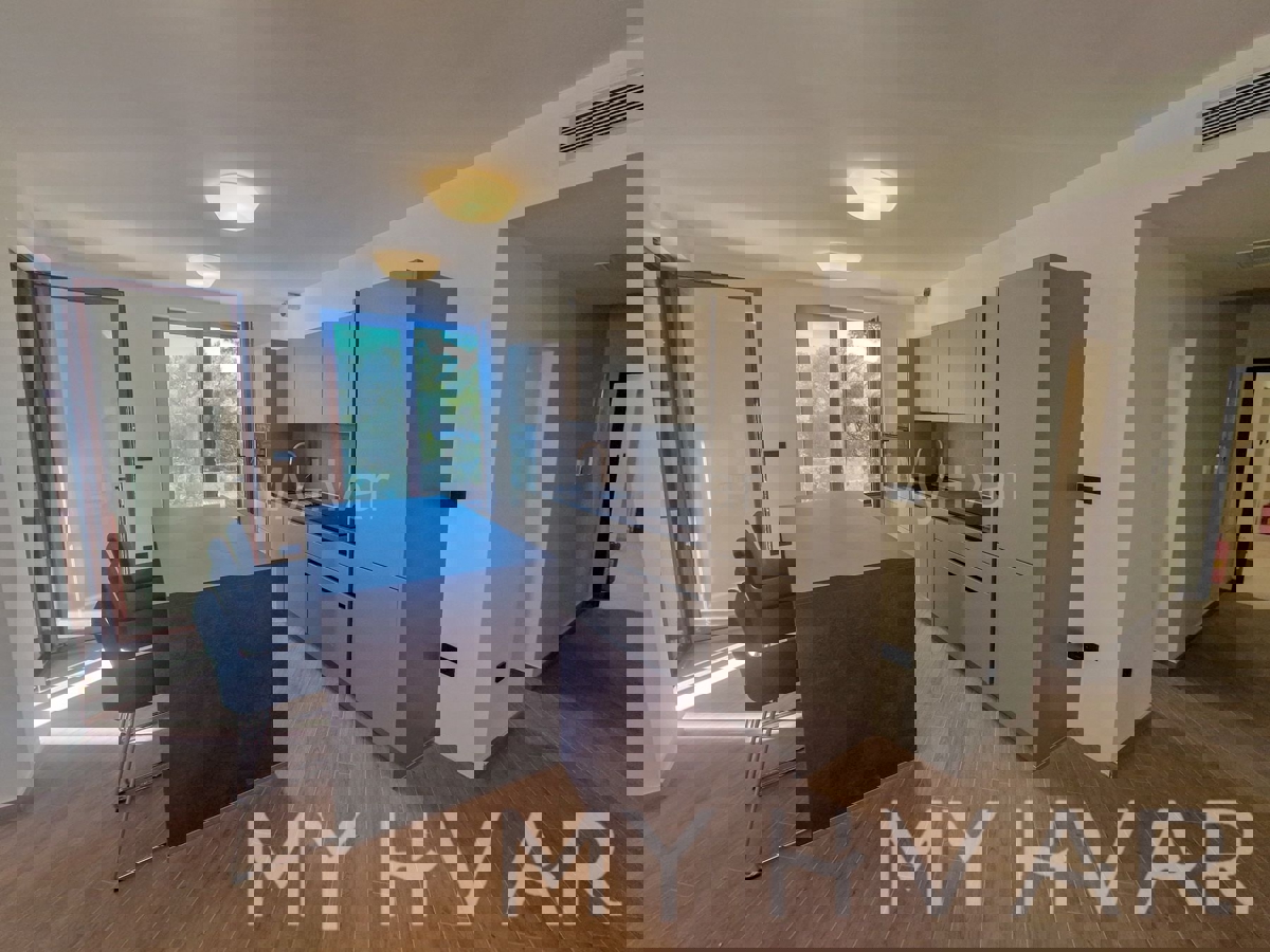 Stanovanjski blok v Vitarnji