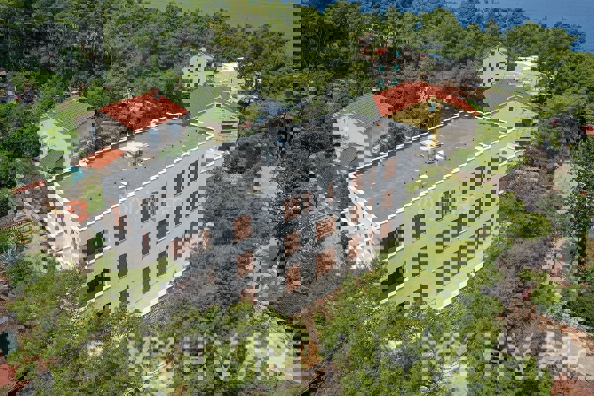 Stanovanjski blok v Vitarnji