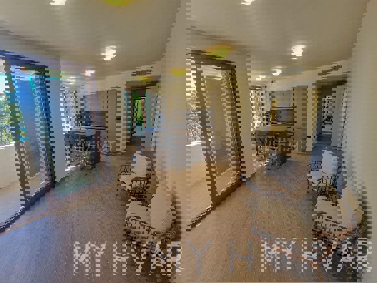 Stanovanjski blok v Vitarnji