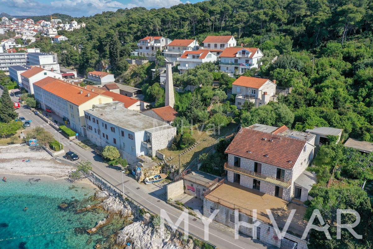 Gradbeno zemljišče s projektom v mestu Hvar