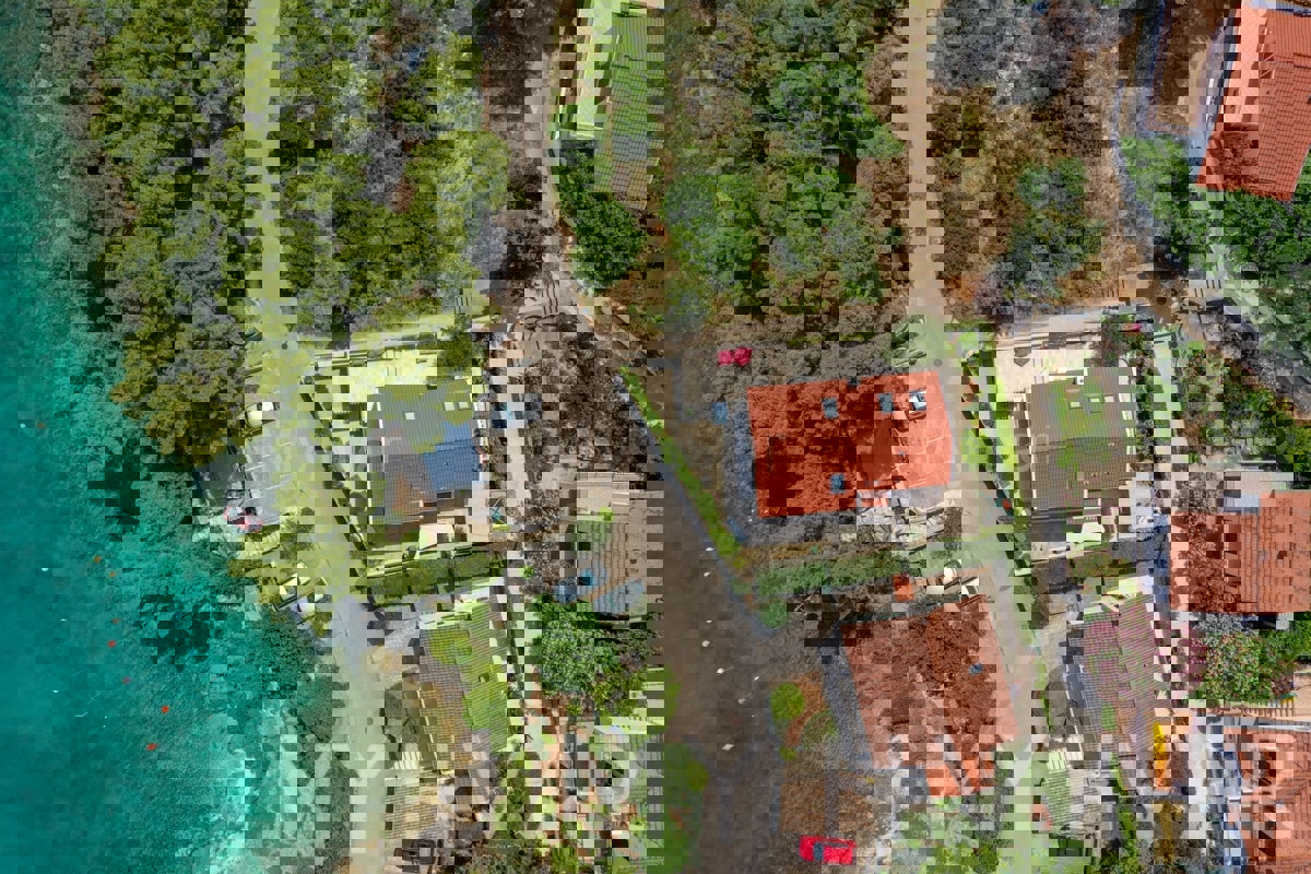 Edinstvena hiša v prvi vrsti do morja v Jelsi/Vrboski