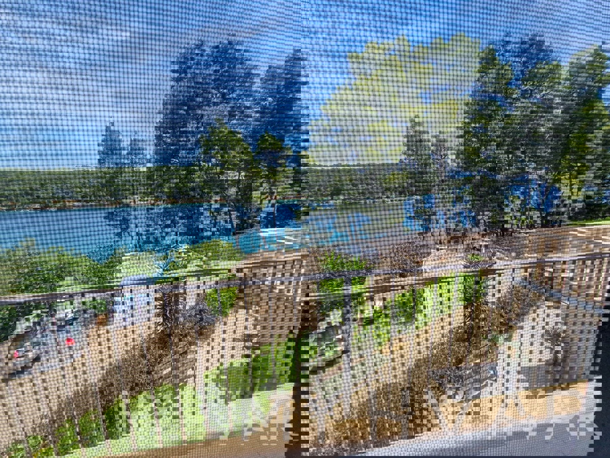 Edinstvena hiša v prvi vrsti do morja v Jelsi/Vrboski