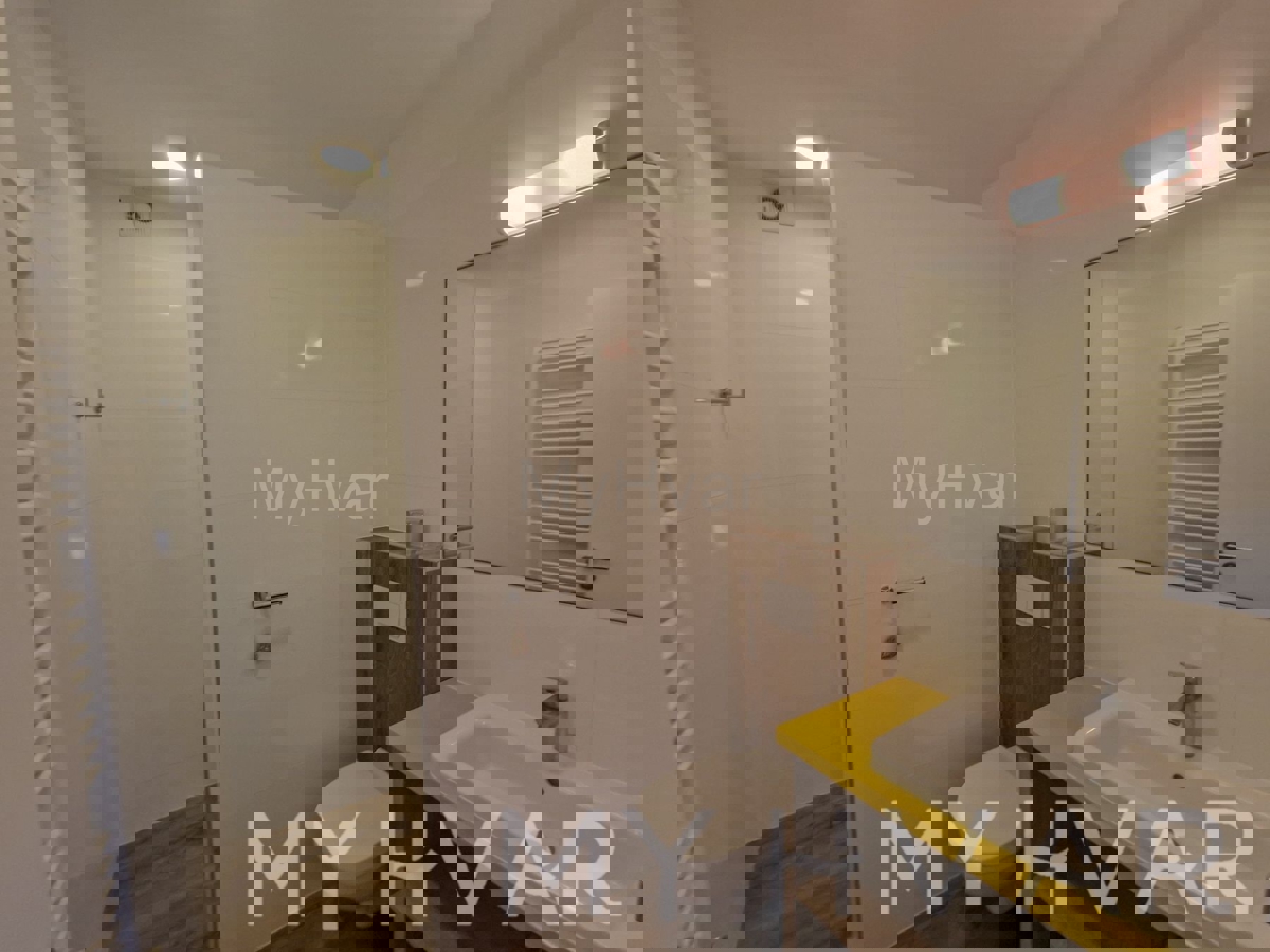 Edinstvena hiša v prvi vrsti do morja v Jelsi/Vrboski