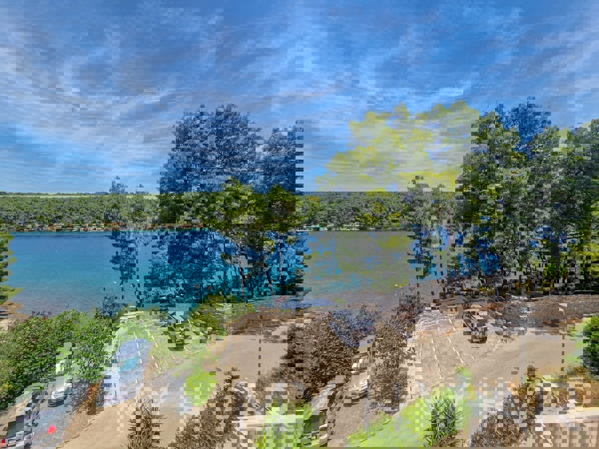 Edinstvena hiša v prvi vrsti do morja v Jelsi/Vrboski