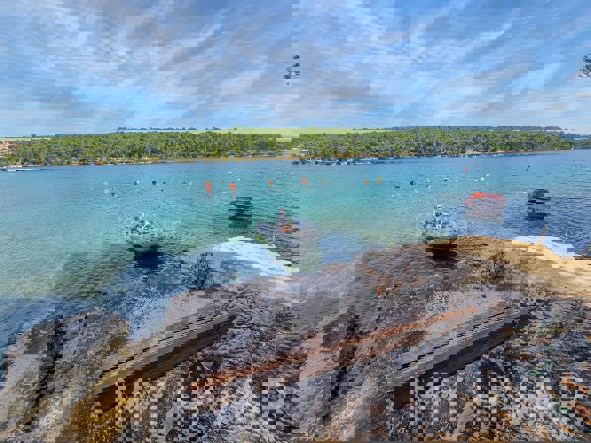 Edinstvena hiša v prvi vrsti do morja v Jelsi/Vrboski