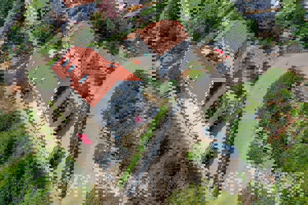 Edinstvena hiša v prvi vrsti do morja v Jelsi/Vrboski