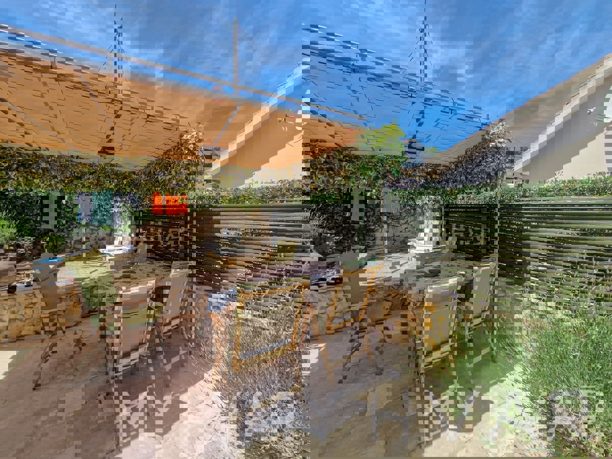 Edinstvena hiša v prvi vrsti do morja v Jelsi/Vrboski