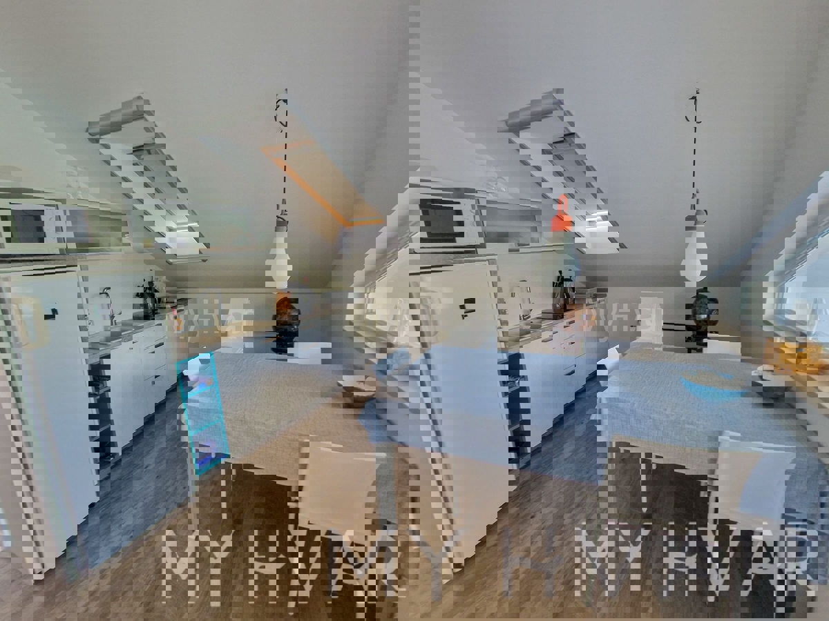 Edinstvena hiša v prvi vrsti do morja v Jelsi/Vrboski