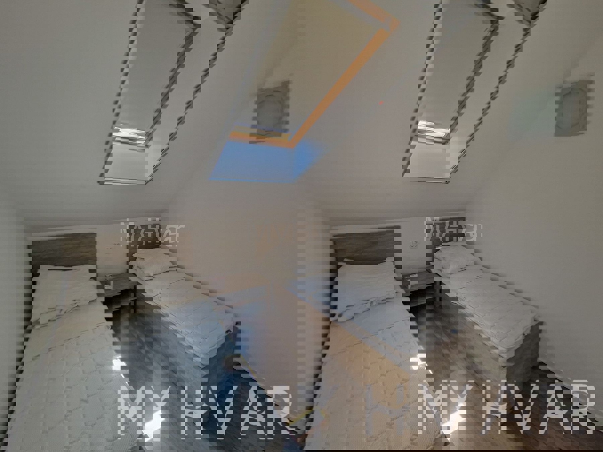 Edinstvena hiša v prvi vrsti do morja v Jelsi/Vrboski