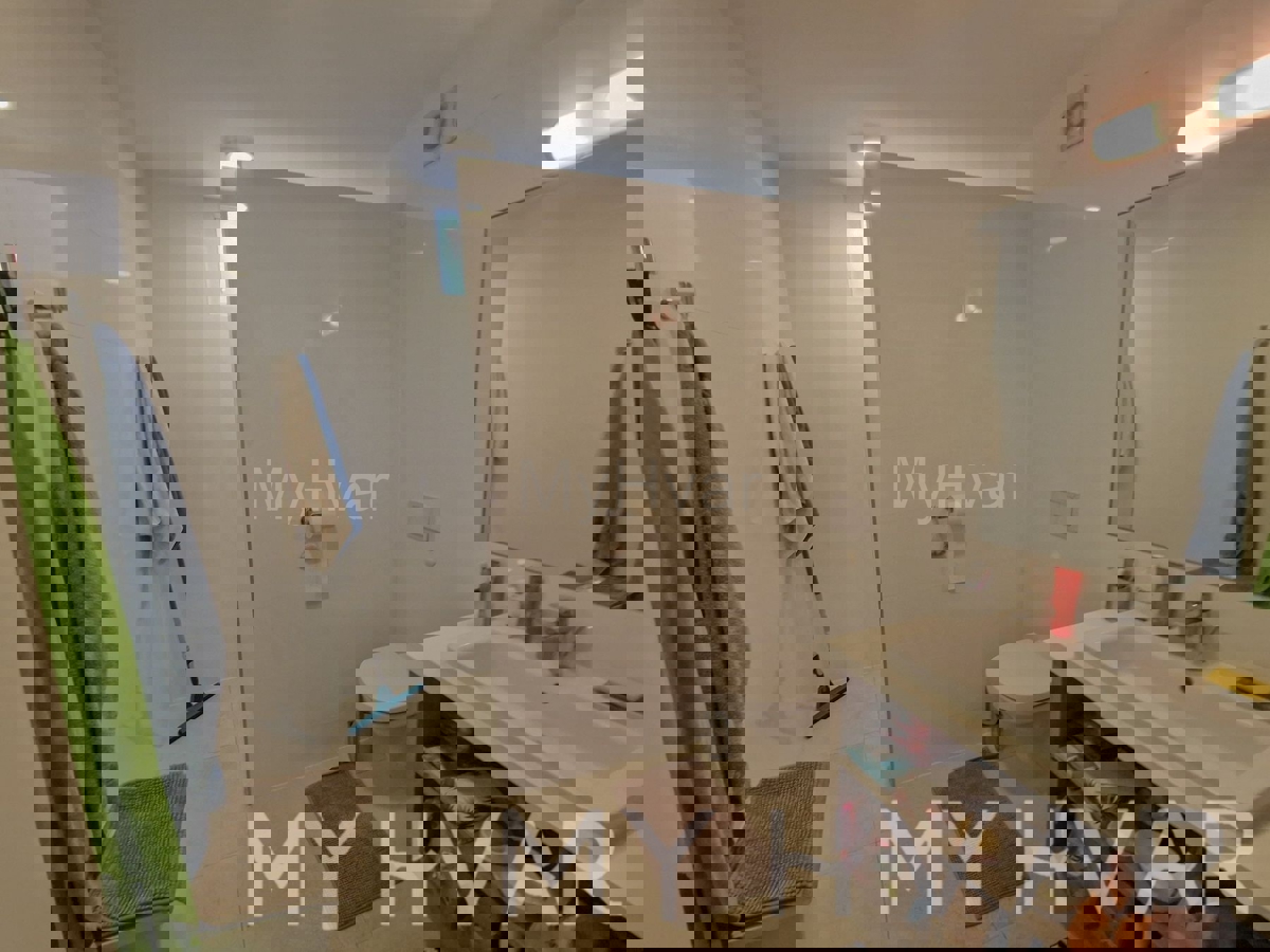 Edinstvena hiša v prvi vrsti do morja v Jelsi/Vrboski