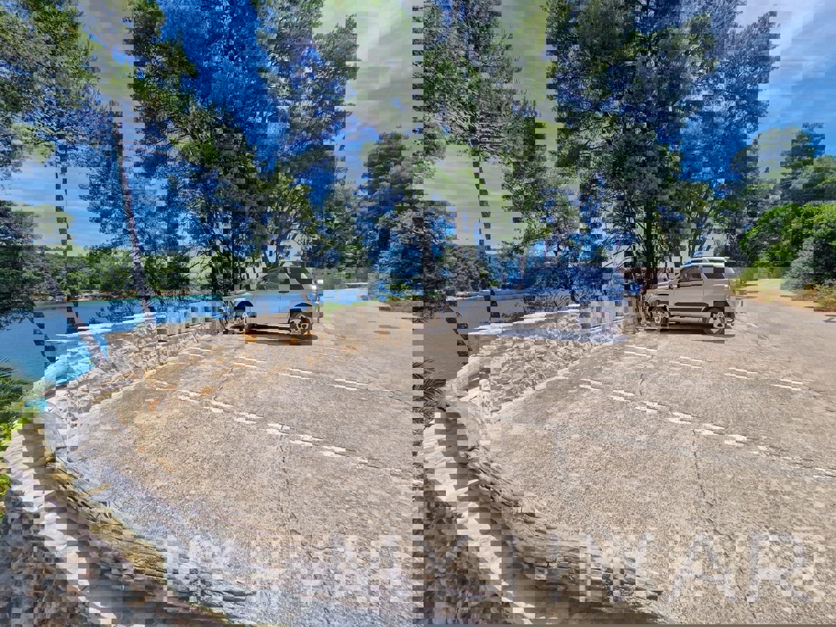 Edinstvena hiša v prvi vrsti do morja v Jelsi/Vrboski