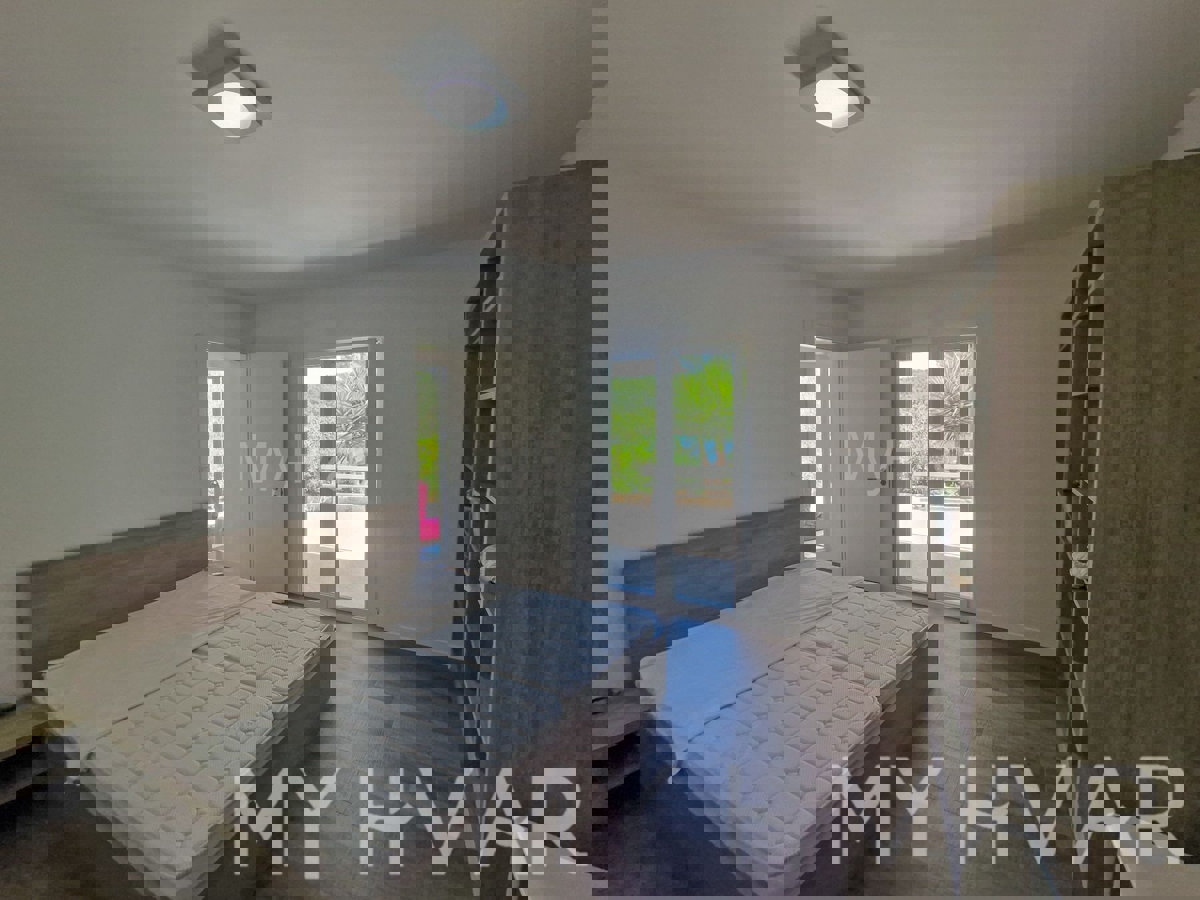 Edinstvena hiša v prvi vrsti do morja v Jelsi/Vrboski