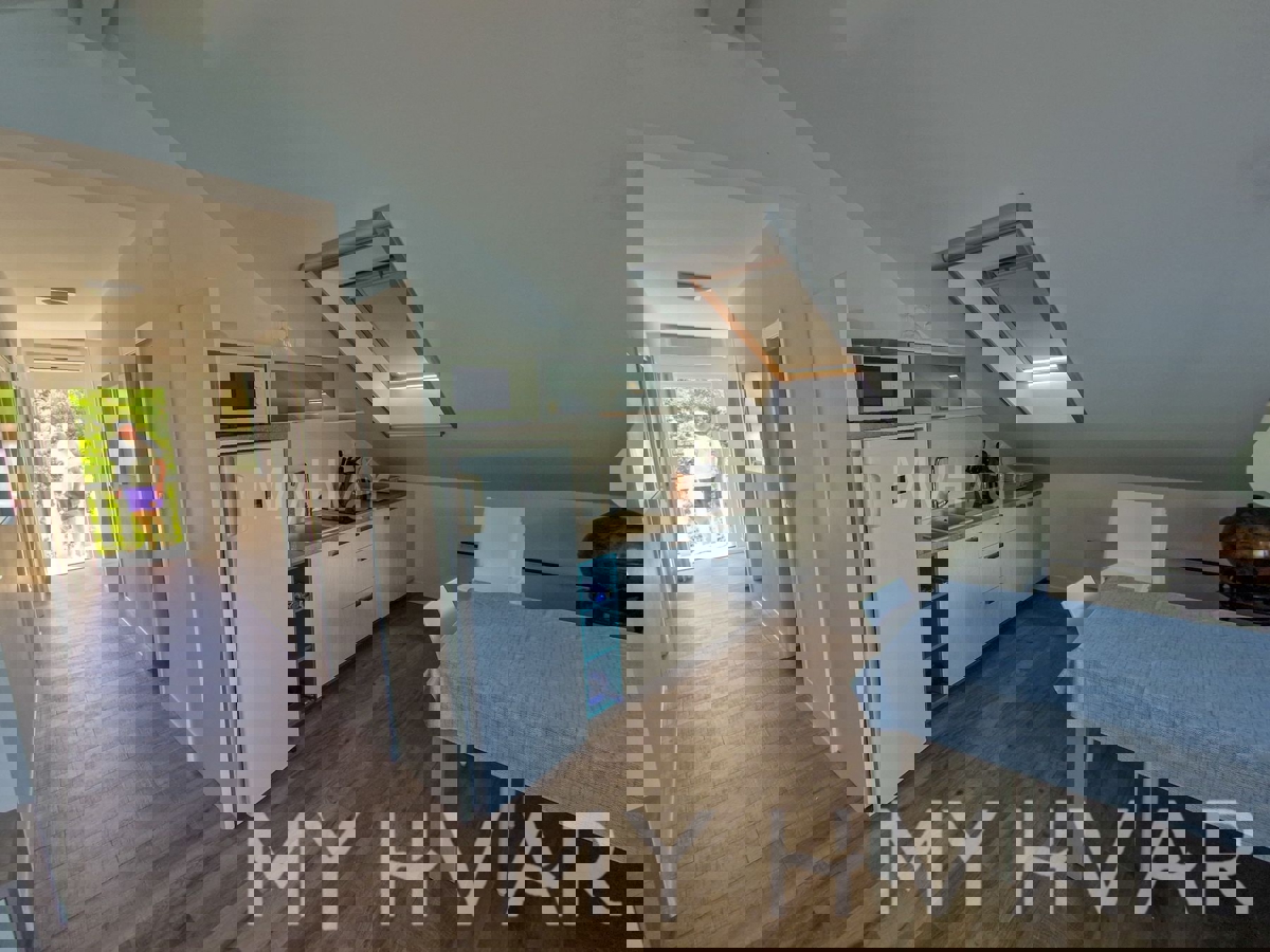 Edinstvena hiša v prvi vrsti do morja v Jelsi/Vrboski