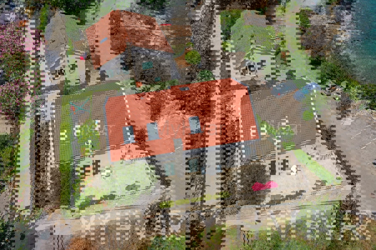 Edinstvena hiša v prvi vrsti do morja v Jelsi/Vrboski